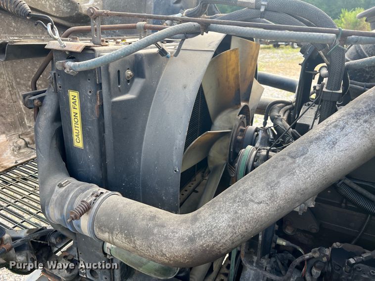 image for item JM9169 1999 Volvo  semi truck