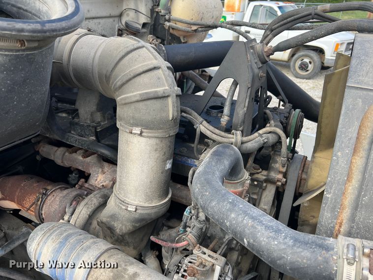 image for item JM9169 1999 Volvo  semi truck