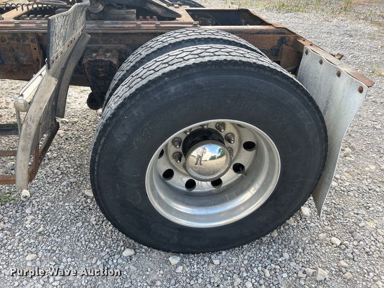 image for item JM9169 1999 Volvo  semi truck