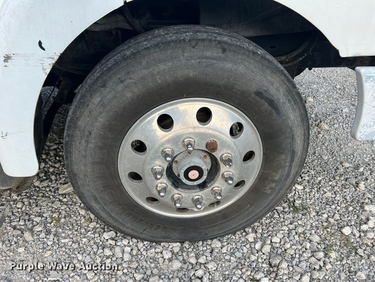 image for item JM9169 1999 Volvo  semi truck