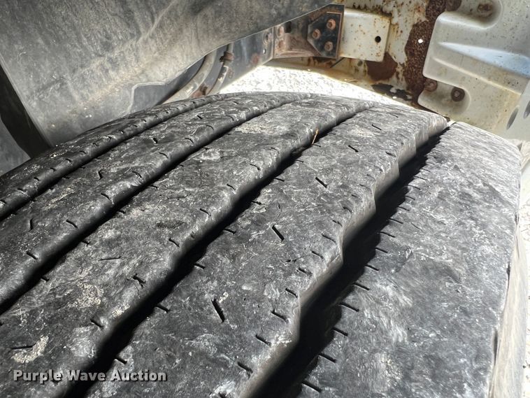 image for item JM9169 1999 Volvo  semi truck