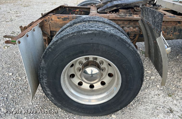 image for item JM9169 1999 Volvo  semi truck