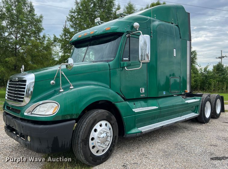 image for item JM9174 2007 Freightliner Columbia 120  semi truck