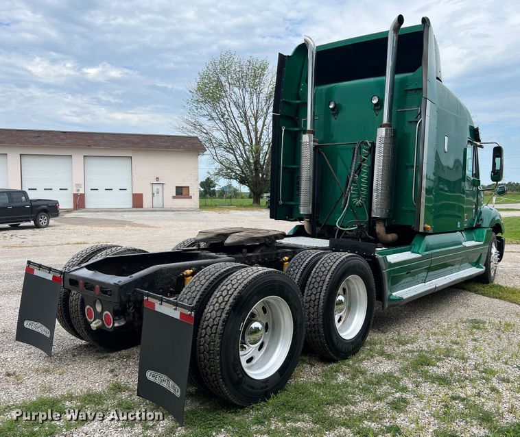 image for item JM9174 2007 Freightliner Columbia 120  semi truck