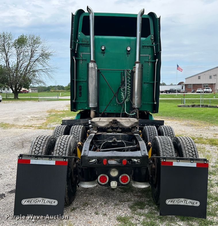 image for item JM9174 2007 Freightliner Columbia 120  semi truck