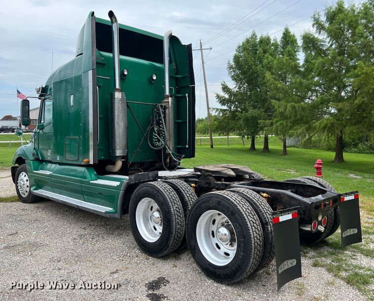 image for item JM9174 2007 Freightliner Columbia 120  semi truck