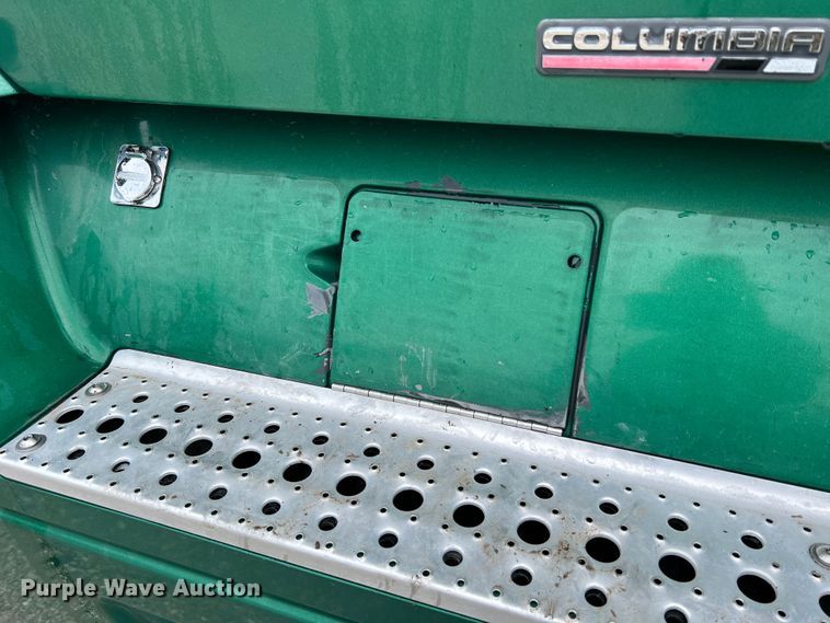 image for item JM9174 2007 Freightliner Columbia 120  semi truck