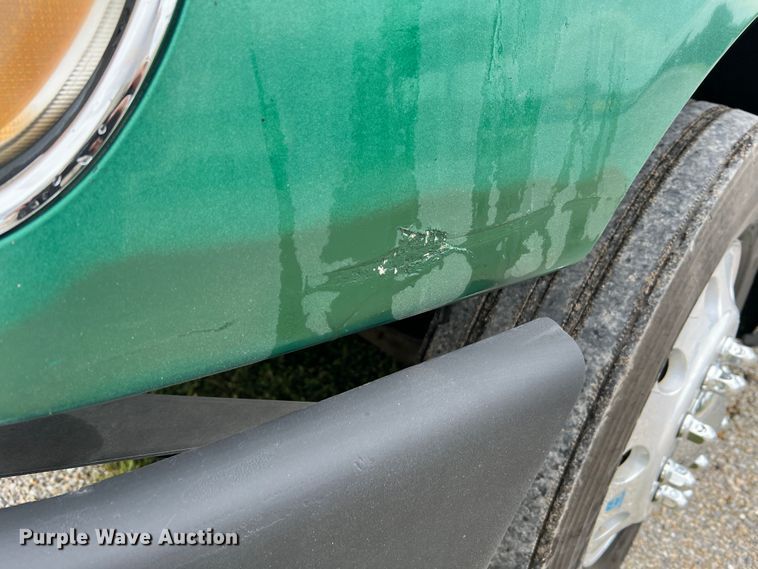 image for item JM9174 2007 Freightliner Columbia 120  semi truck