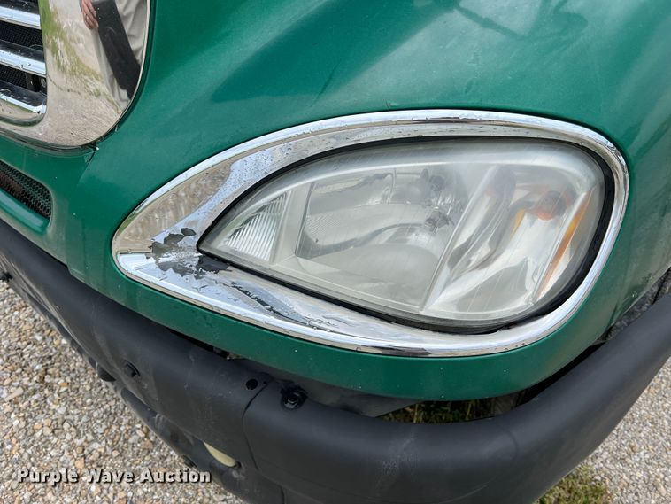 image for item JM9174 2007 Freightliner Columbia 120  semi truck