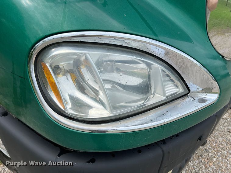 image for item JM9174 2007 Freightliner Columbia 120  semi truck