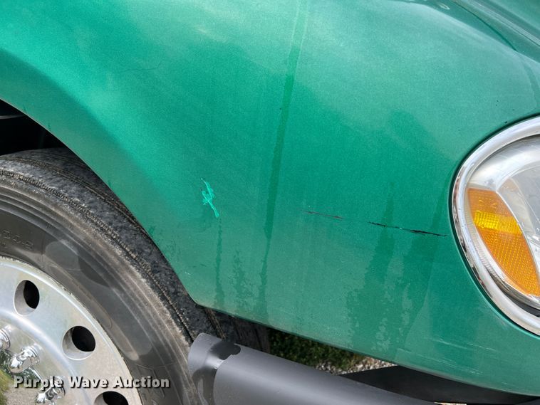 image for item JM9174 2007 Freightliner Columbia 120  semi truck