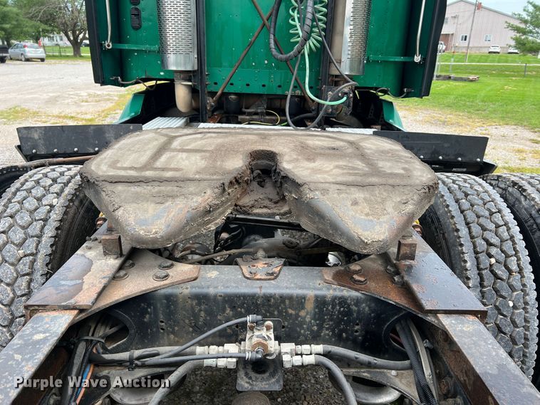 image for item JM9174 2007 Freightliner Columbia 120  semi truck