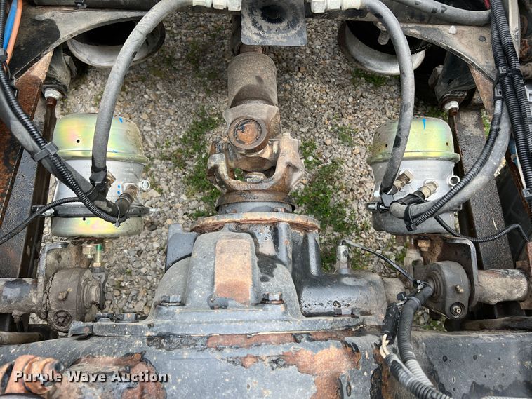 image for item JM9174 2007 Freightliner Columbia 120  semi truck