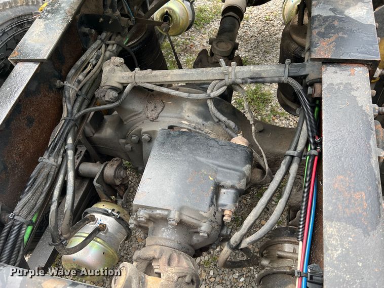 image for item JM9174 2007 Freightliner Columbia 120  semi truck