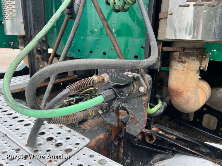 image for item JM9174 2007 Freightliner Columbia 120  semi truck