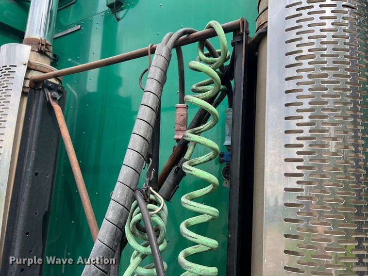 image for item JM9174 2007 Freightliner Columbia 120  semi truck