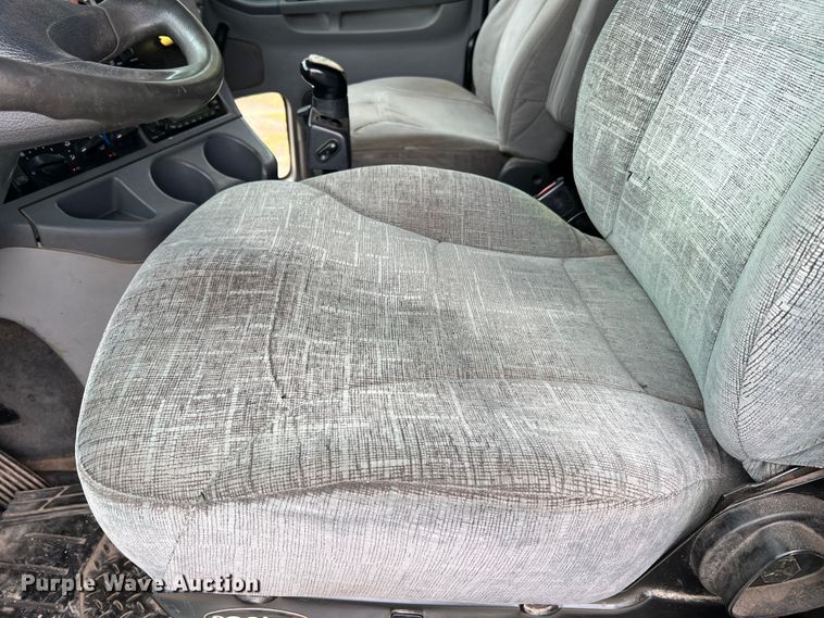 image for item JM9174 2007 Freightliner Columbia 120  semi truck