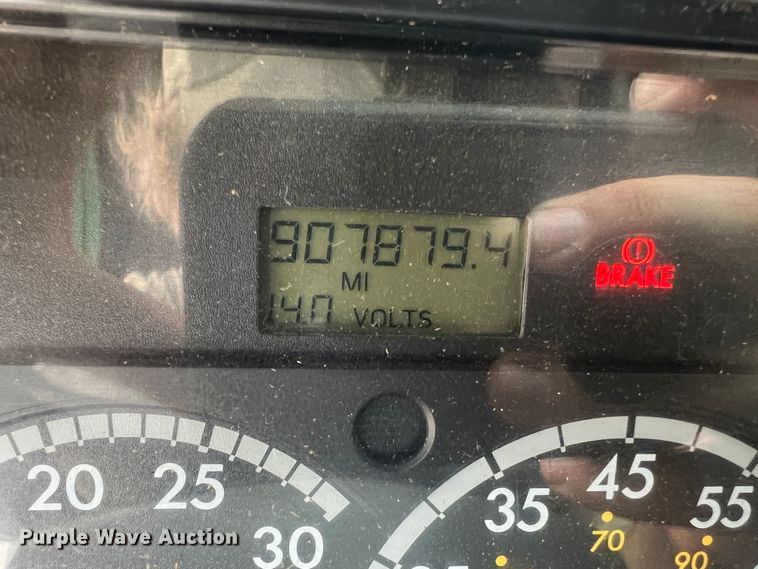 image for item JM9174 2007 Freightliner Columbia 120  semi truck