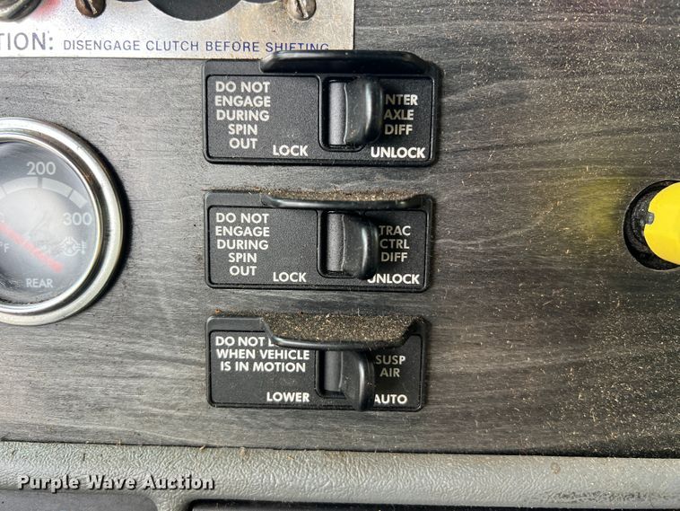 image for item JM9174 2007 Freightliner Columbia 120  semi truck