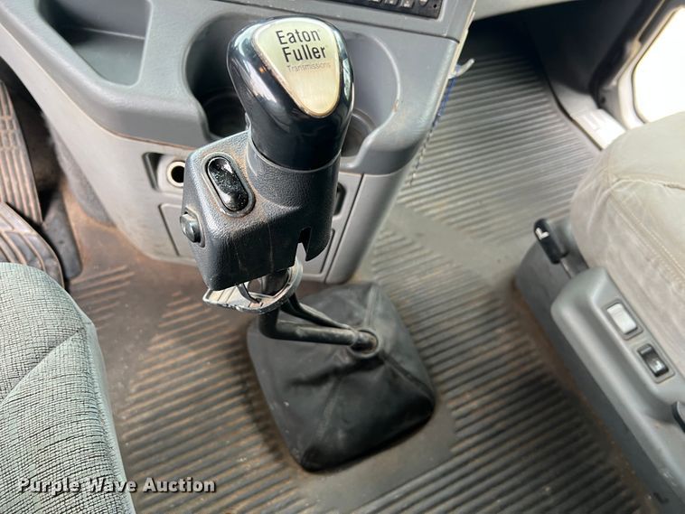 image for item JM9174 2007 Freightliner Columbia 120  semi truck