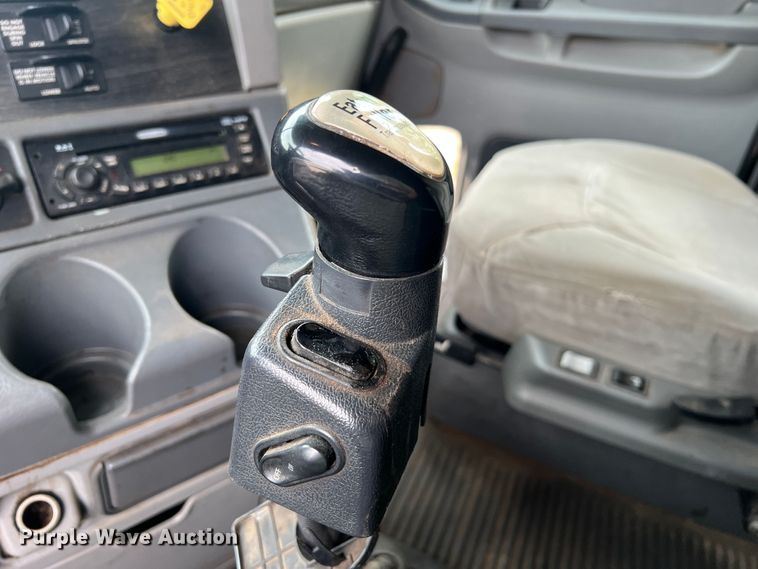 image for item JM9174 2007 Freightliner Columbia 120  semi truck