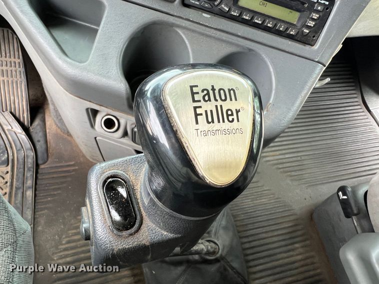 image for item JM9174 2007 Freightliner Columbia 120  semi truck