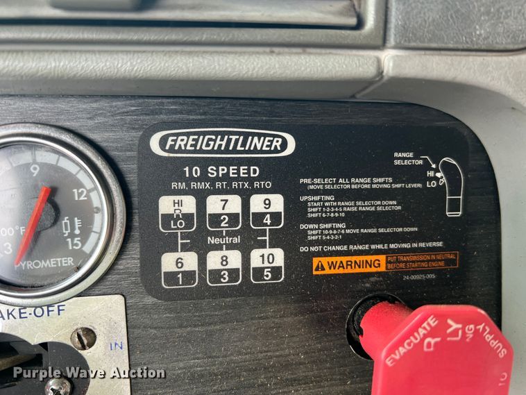 image for item JM9174 2007 Freightliner Columbia 120  semi truck