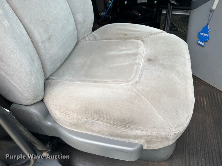 image for item JM9174 2007 Freightliner Columbia 120  semi truck