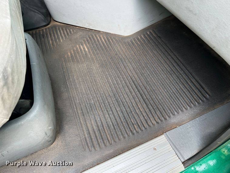 image for item JM9174 2007 Freightliner Columbia 120  semi truck