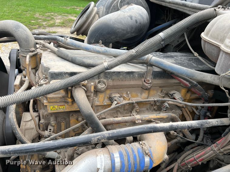 image for item JM9174 2007 Freightliner Columbia 120  semi truck