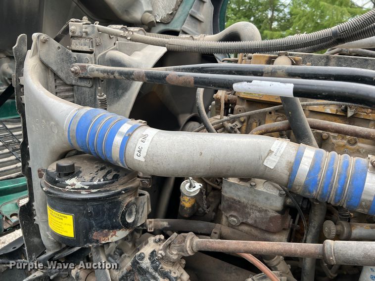 image for item JM9174 2007 Freightliner Columbia 120  semi truck