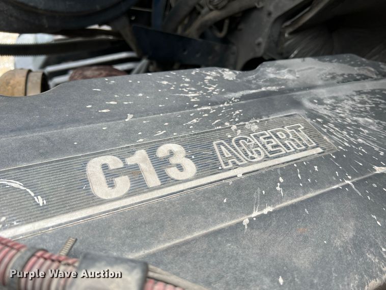 image for item JM9174 2007 Freightliner Columbia 120  semi truck