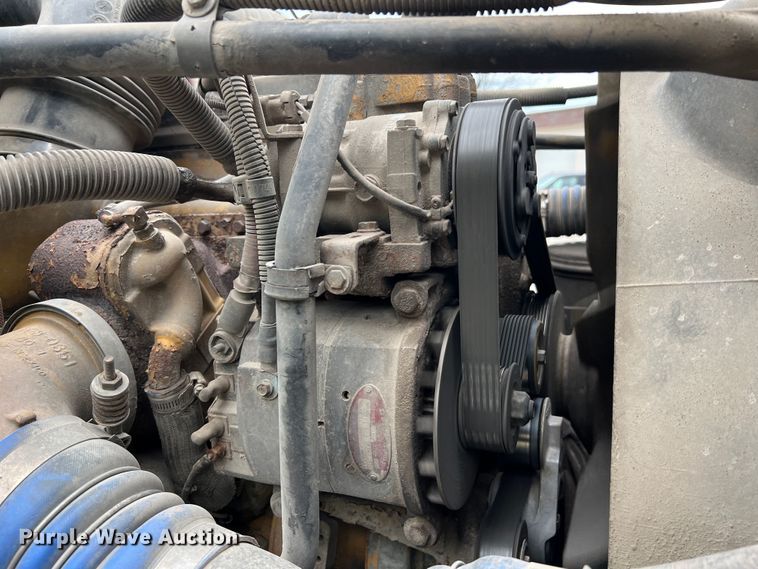 image for item JM9174 2007 Freightliner Columbia 120  semi truck