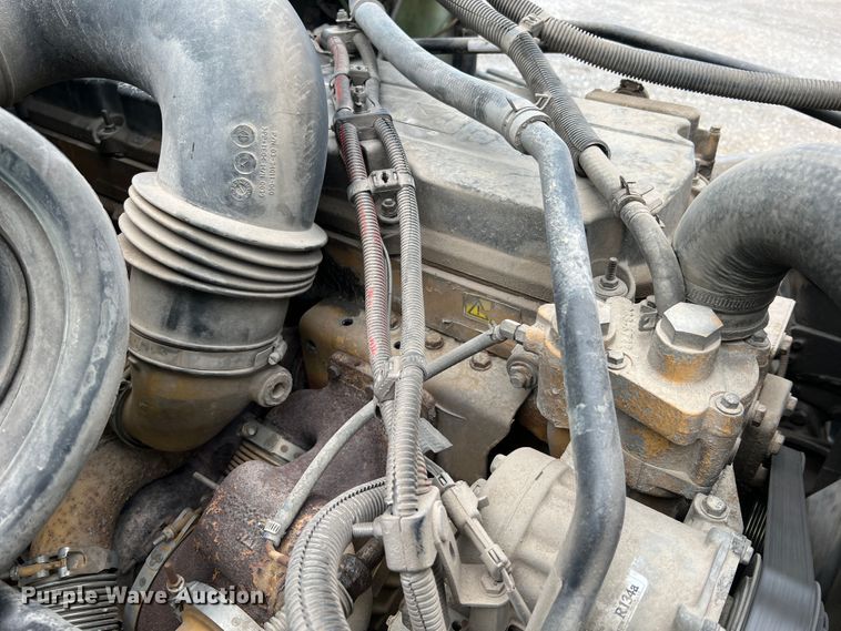 image for item JM9174 2007 Freightliner Columbia 120  semi truck