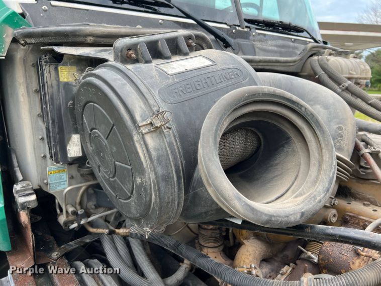 image for item JM9174 2007 Freightliner Columbia 120  semi truck