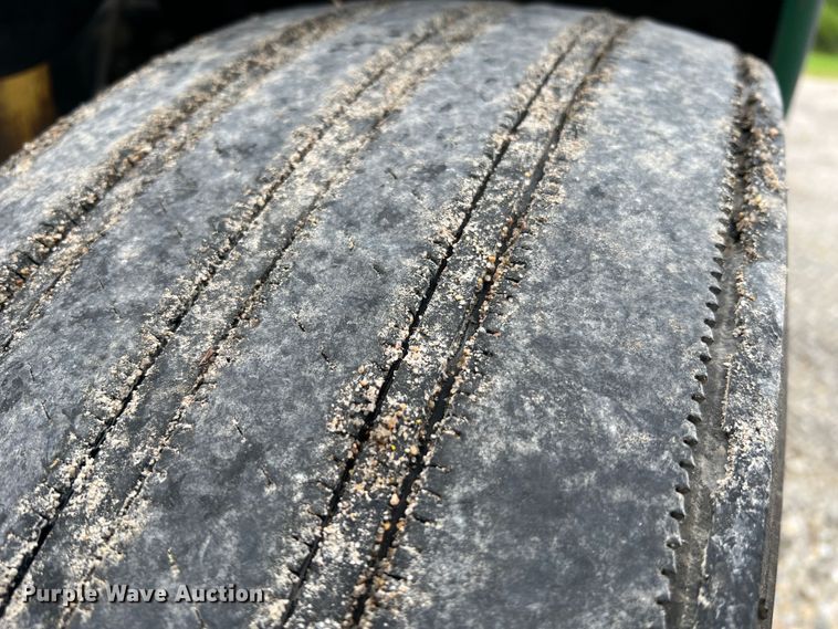 image for item JM9174 2007 Freightliner Columbia 120  semi truck