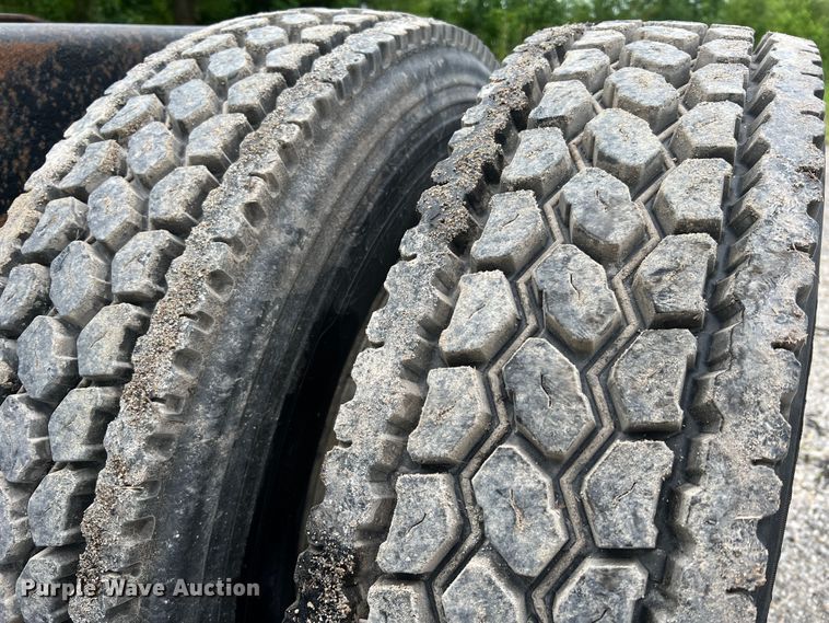 image for item JM9174 2007 Freightliner Columbia 120  semi truck