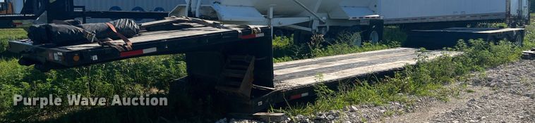 image for item JM9226 1997 Trail King  lowboy equipment trailer