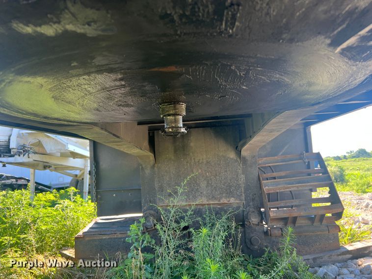 image for item JM9226 1997 Trail King  lowboy equipment trailer