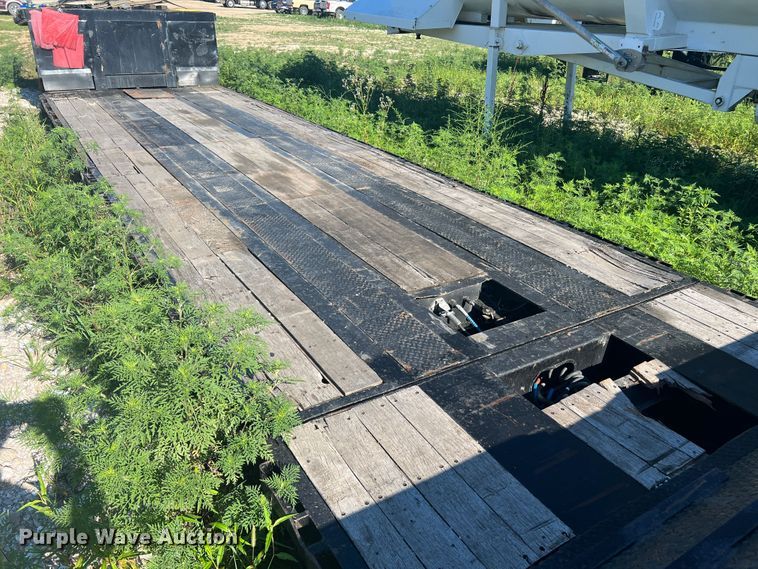 image for item JM9226 1997 Trail King  lowboy equipment trailer