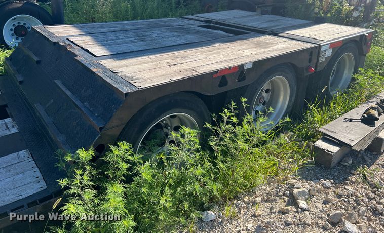 image for item JM9226 1997 Trail King  lowboy equipment trailer