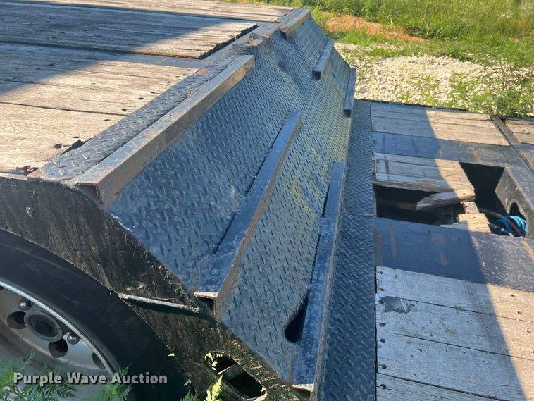 image for item JM9226 1997 Trail King  lowboy equipment trailer