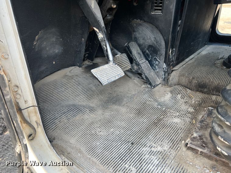 image for item JM9286 2001 Freightliner FLD120  semi truck