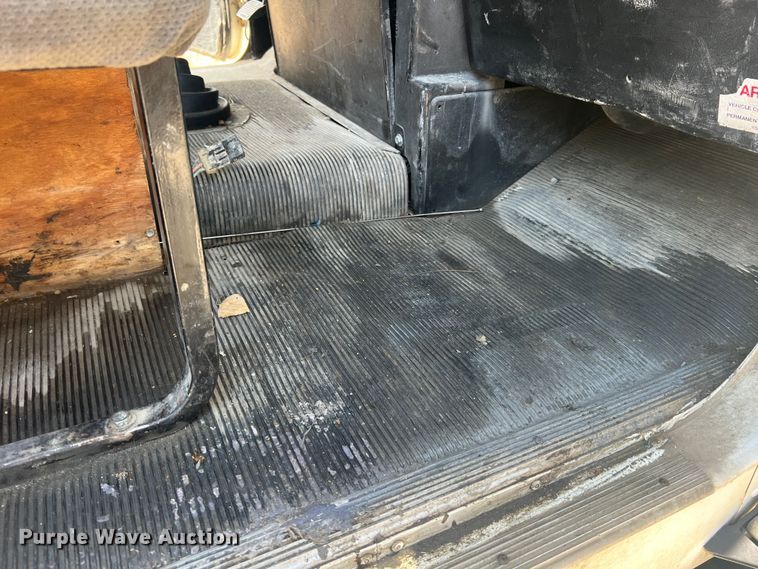 image for item JM9286 2001 Freightliner FLD120  semi truck