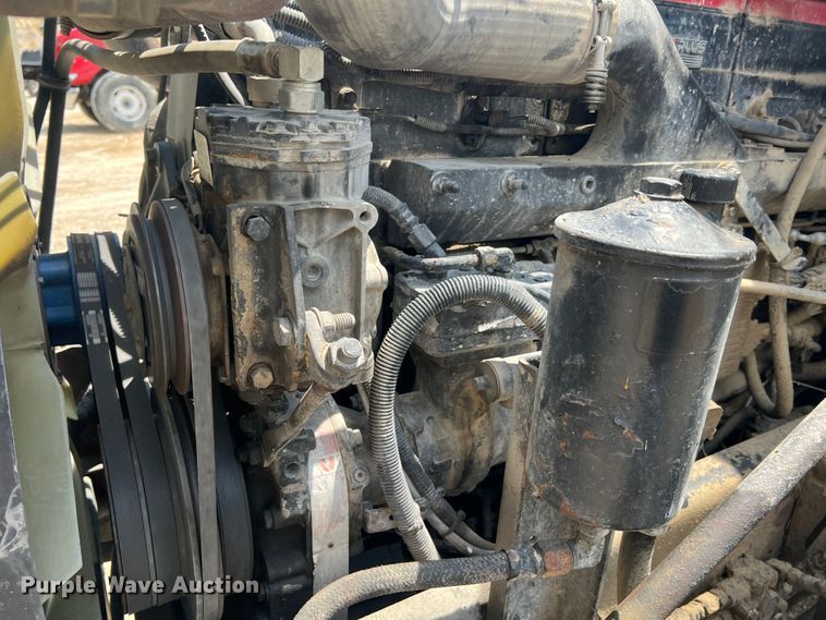 image for item JM9286 2001 Freightliner FLD120  semi truck