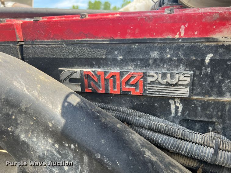 image for item JM9286 2001 Freightliner FLD120  semi truck