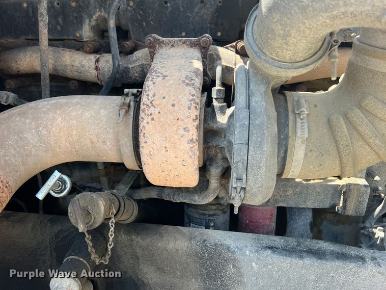 image for item JM9286 2001 Freightliner FLD120  semi truck