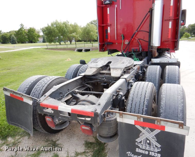 image for item JO9033 2008 Freightliner Columbia  glider kit semi truck