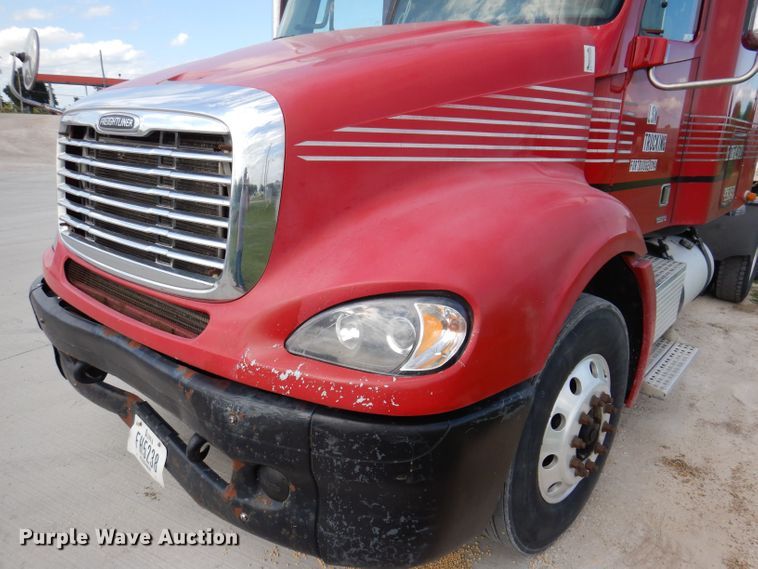 image for item JO9033 2008 Freightliner Columbia  glider kit semi truck