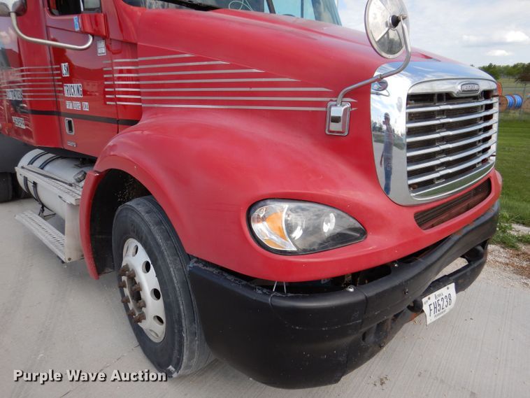 image for item JO9033 2008 Freightliner Columbia  glider kit semi truck